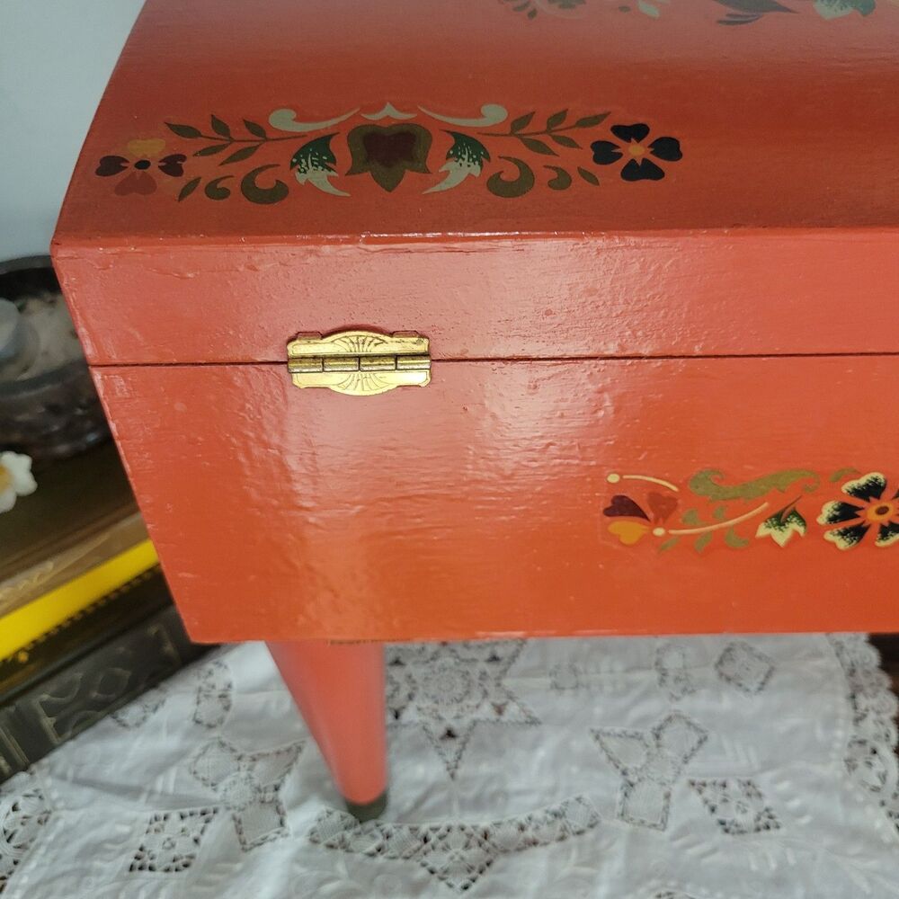 Vintage Pennsylvania Dutch Stenciled Heart Wooden Chest Box Folk Art 14.5” FLAW - Picture 15 of 16